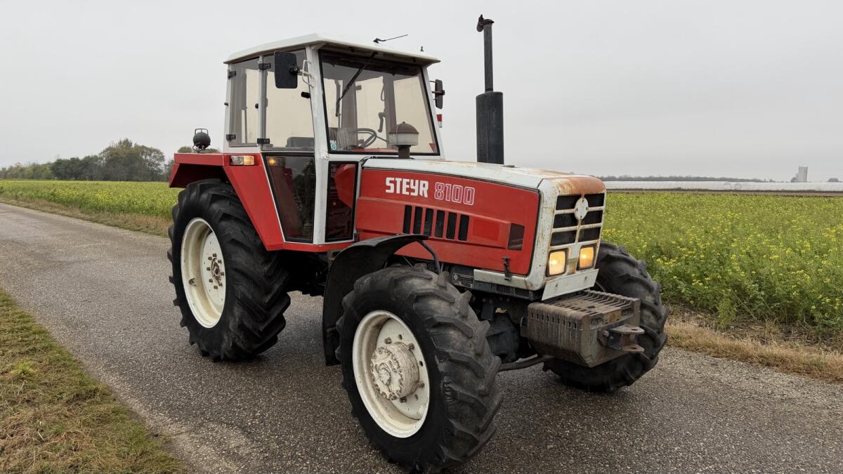 Steyr 8110 Allrad Traktor 1