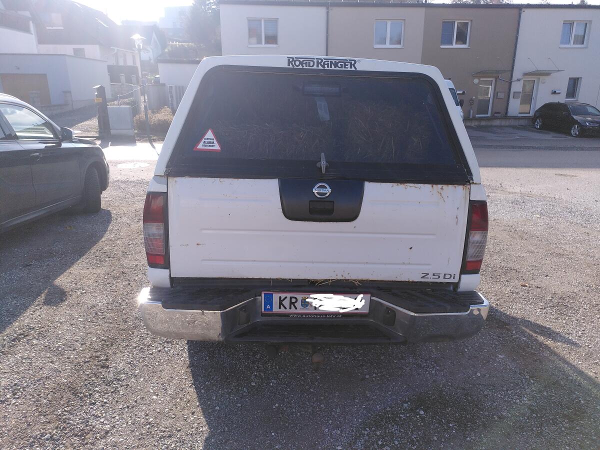 Nissan Navara King Cab D22 Pickup 2