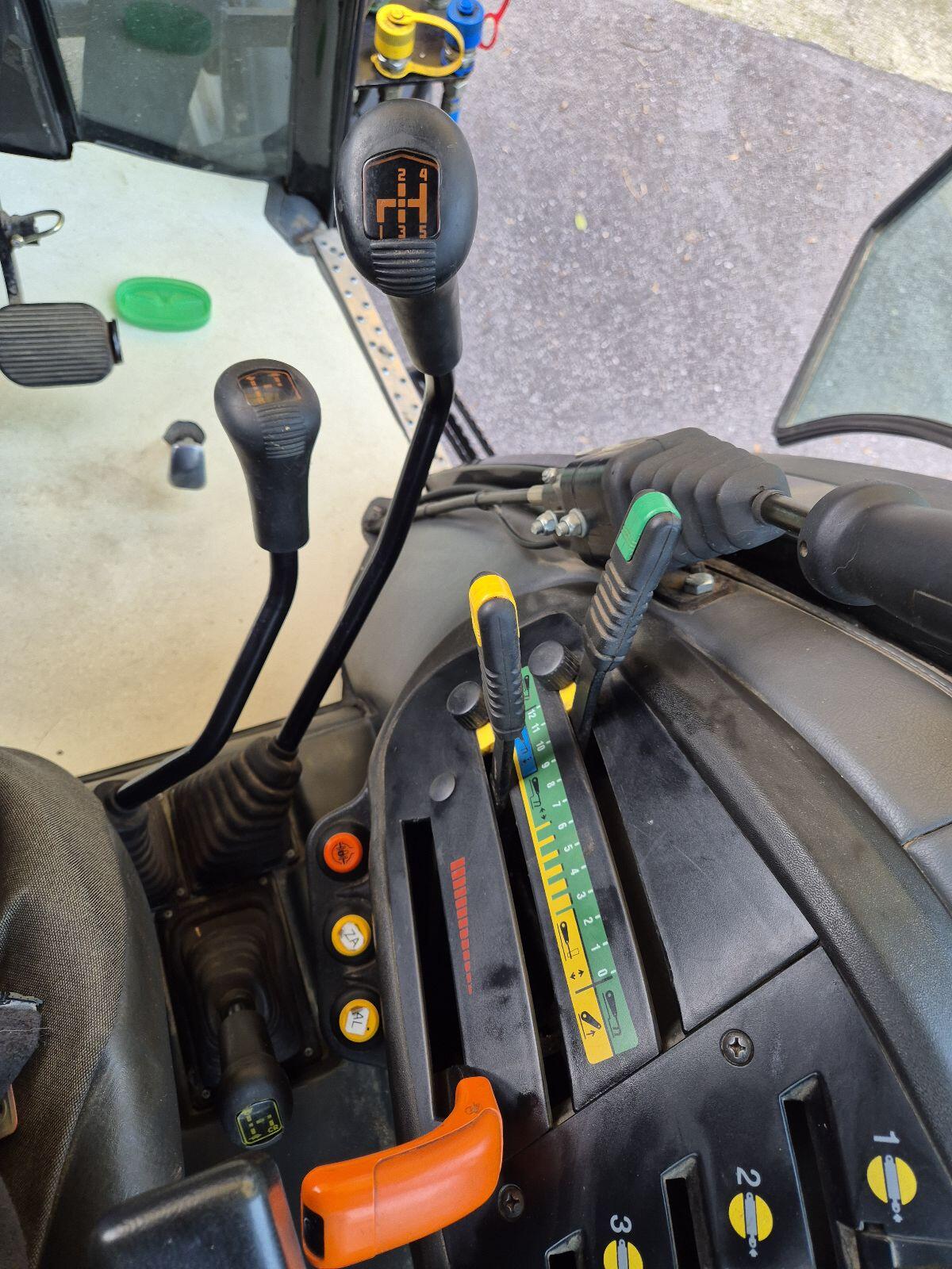 Traktor Hürlimann XA66 mit Hydrac Frontlader 3