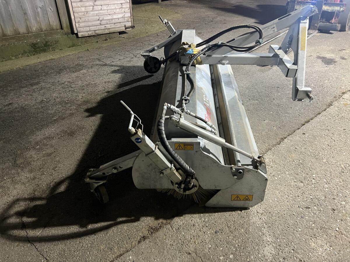 Fliegl Economy Kehrmaschine 2