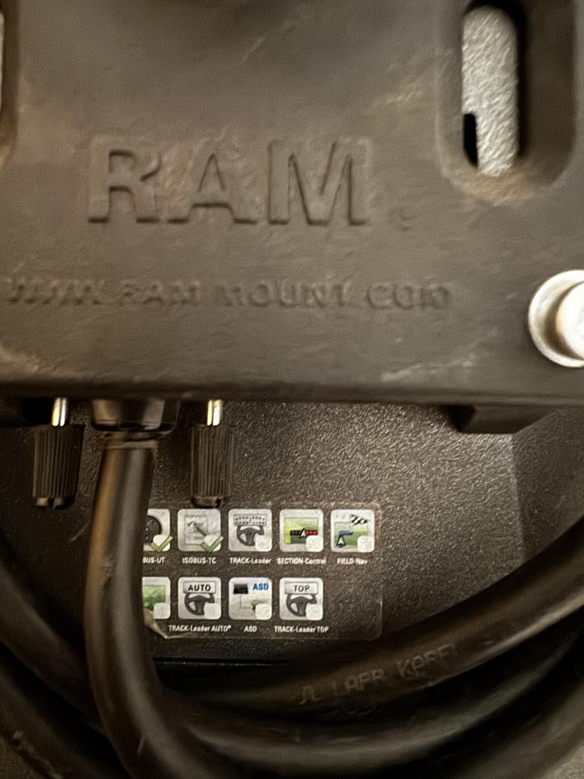 HORSCH/Müller Elektronik ISOBUS-Terminal TOUCH1200 3