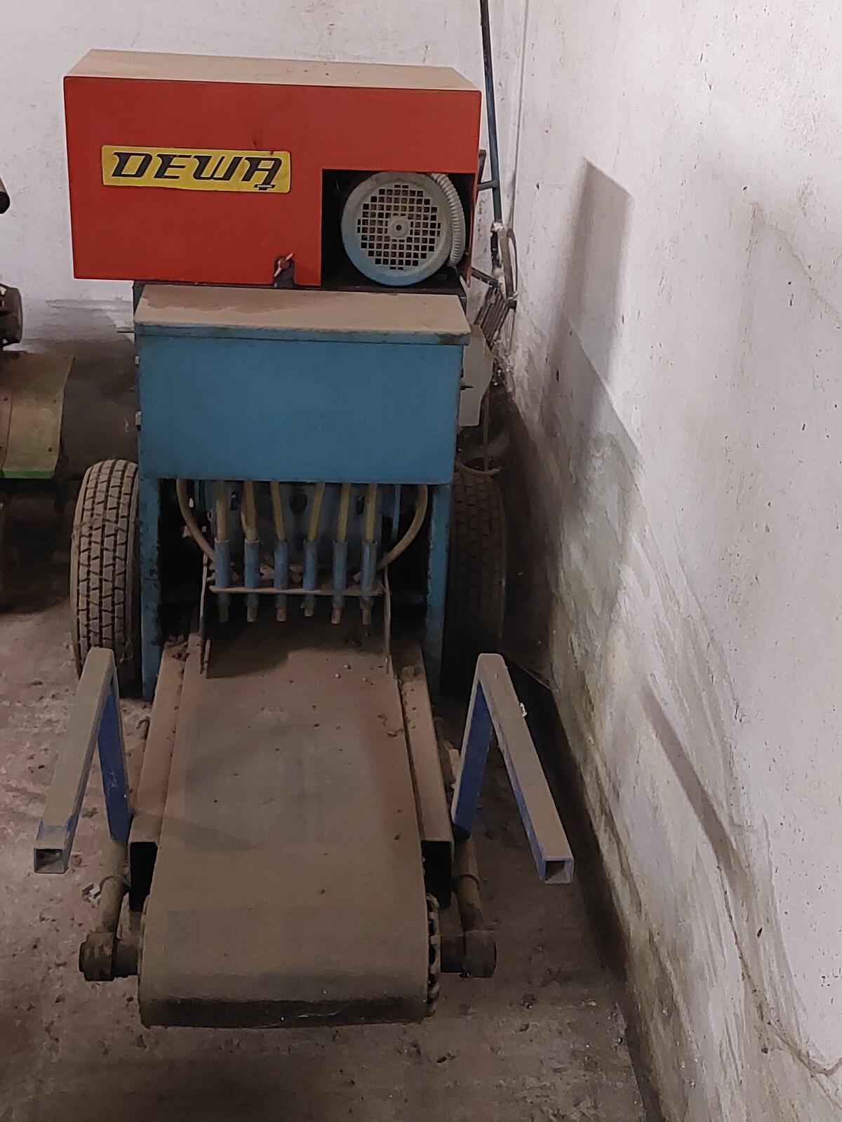 Dewa Pressballenmaschine mit Sägerät 2