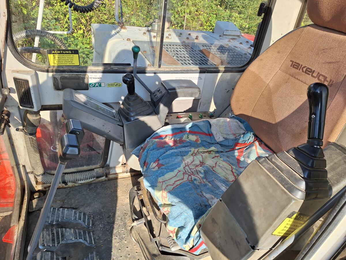 Bagger TB070 Ersatzteilträger 3