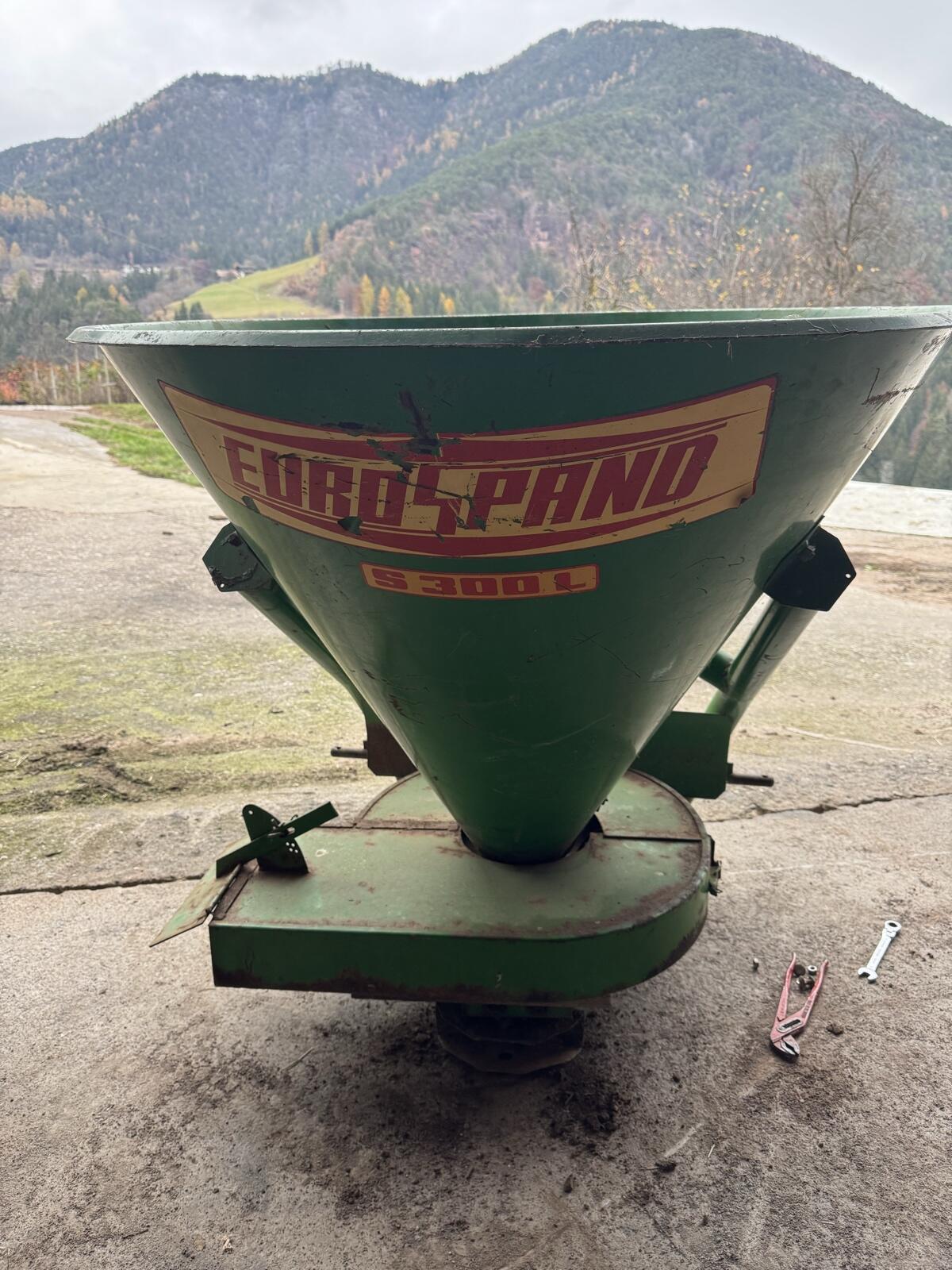 Düngerstreuer Eurospand 300L 2