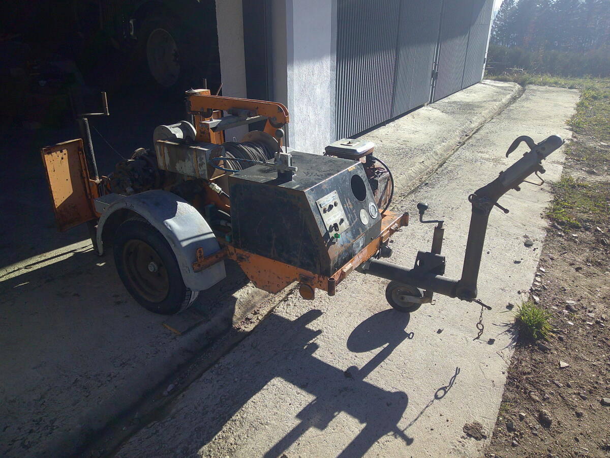 Seilwinde auf Anhänger 2