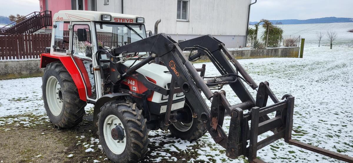 Steyr 948a Traktor mit Lader 1