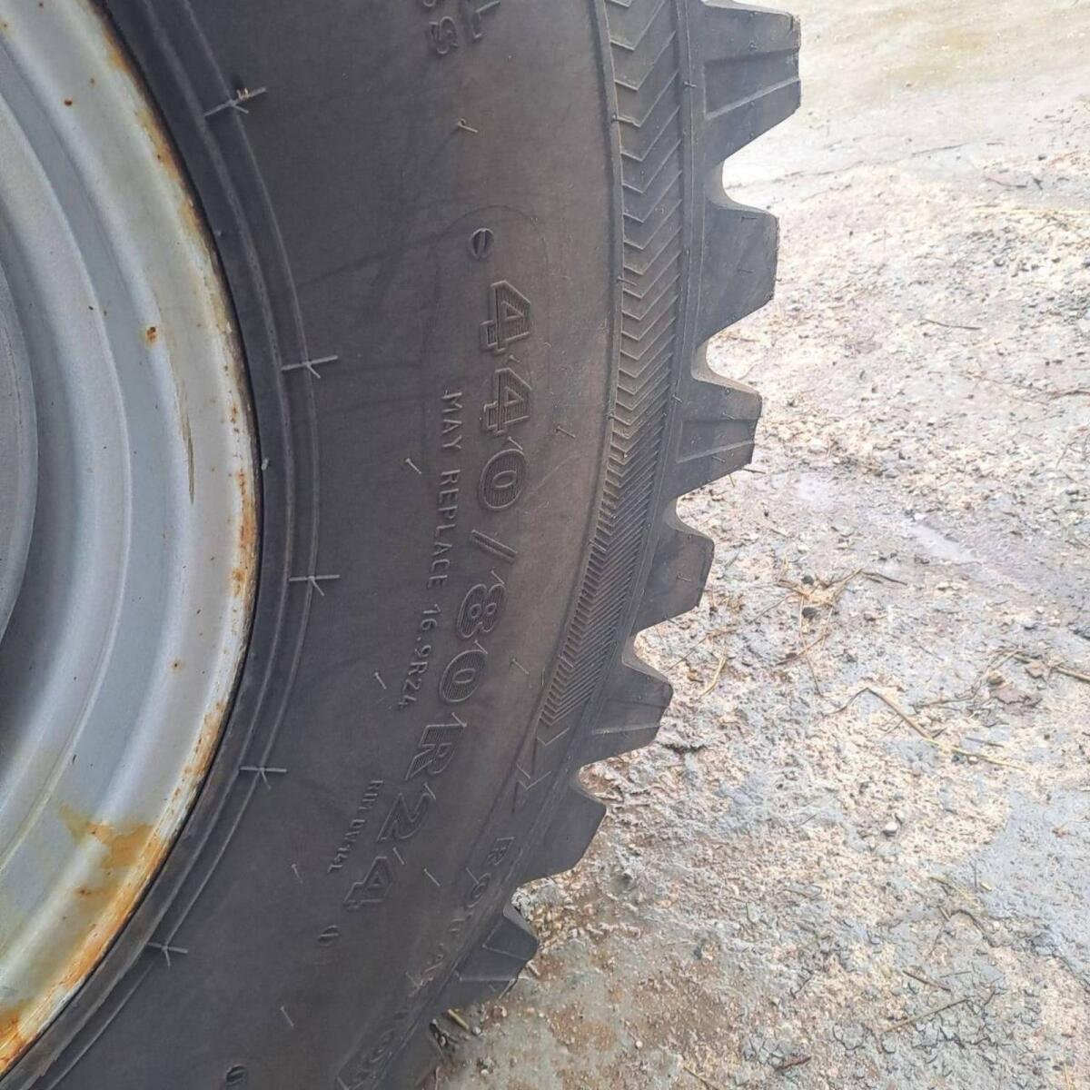 Reifen inkl. Felge JCB Fastrac 2