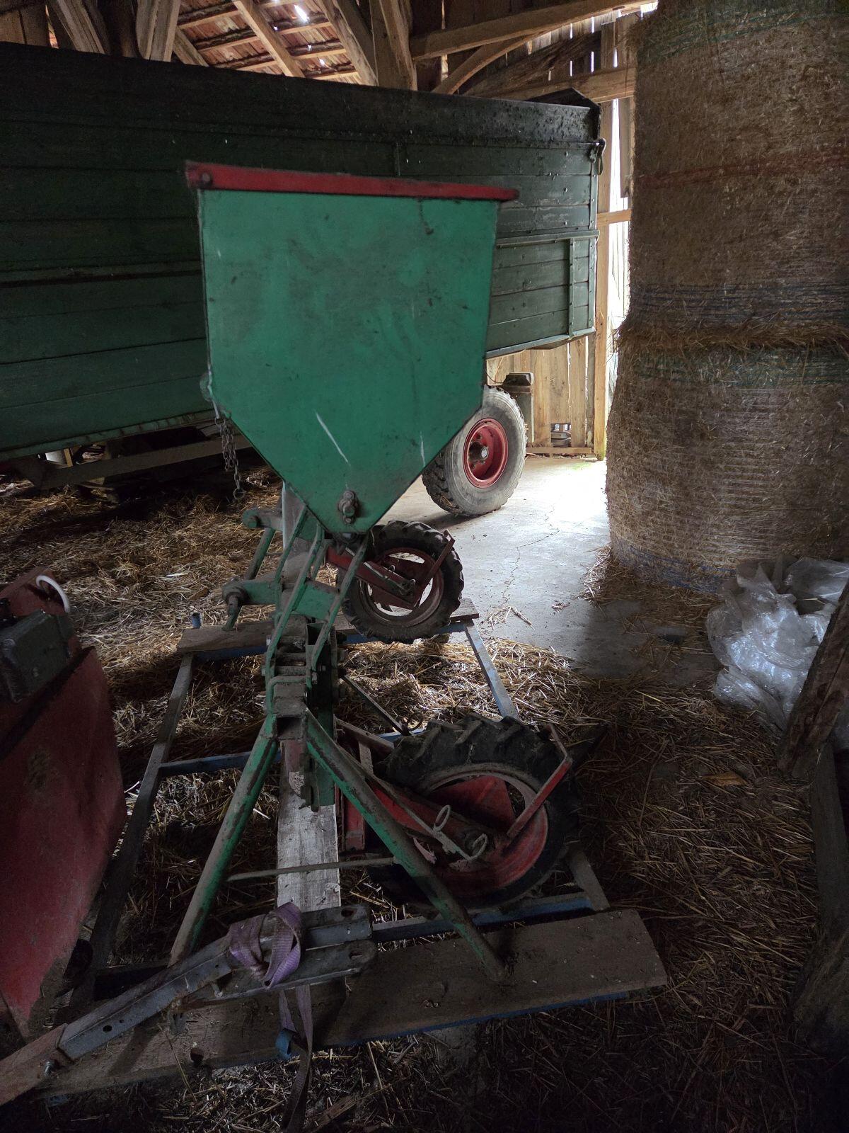 Reihendüngerstreuer Feldherr 2