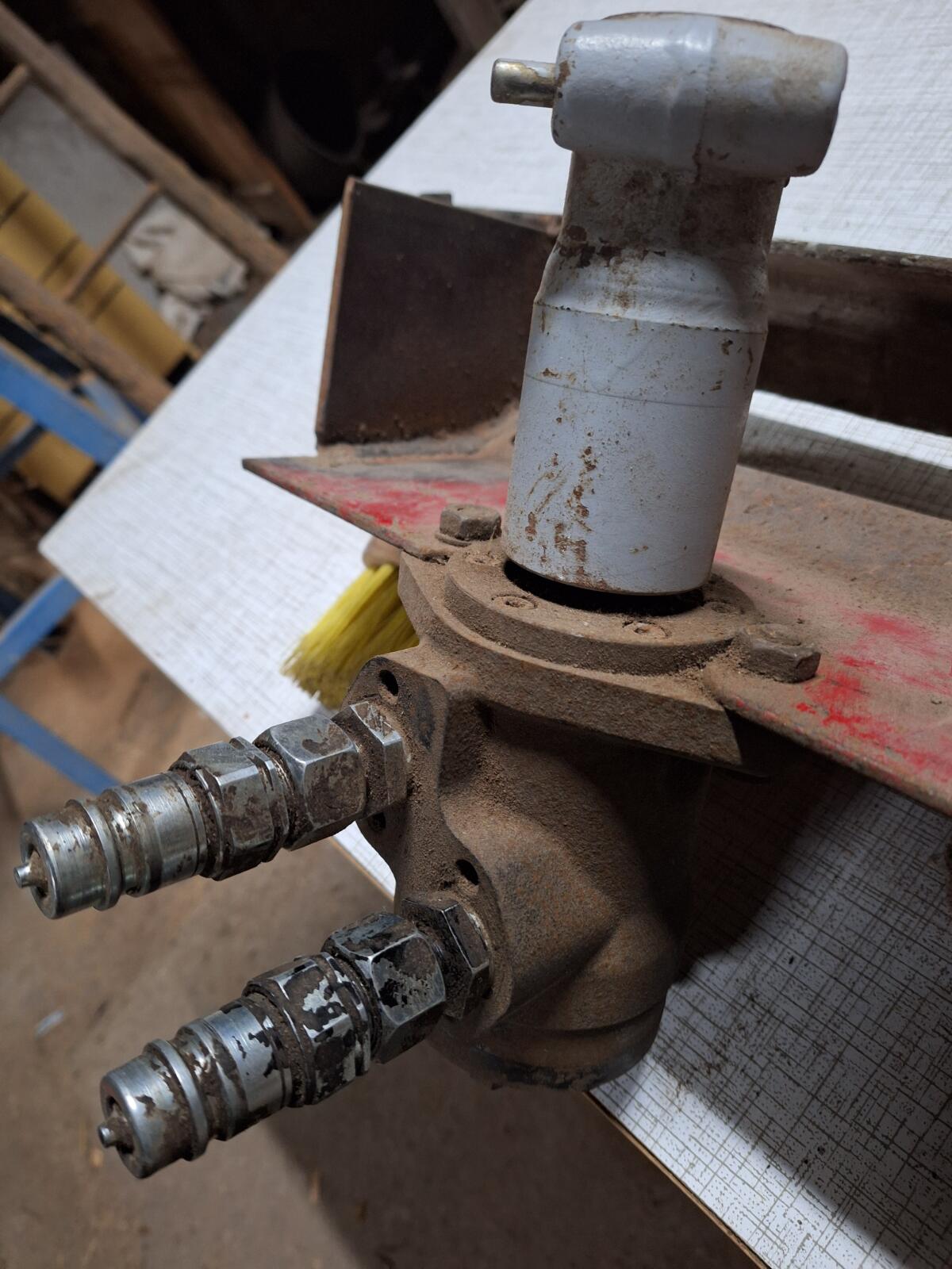 Hydraulikölmotor mit Zapfwelle 2