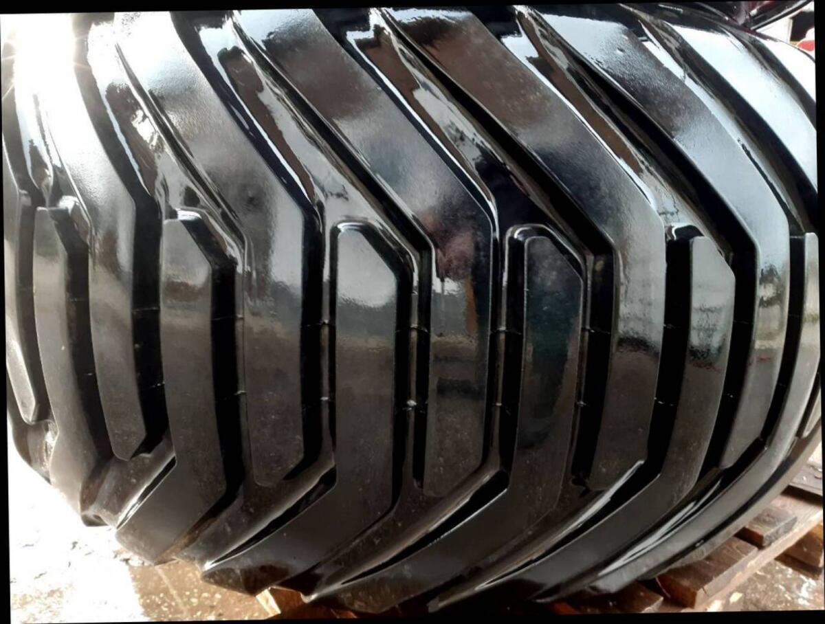 Kompletträder 600/55-22.5 mit 8-Loch-Felge 2