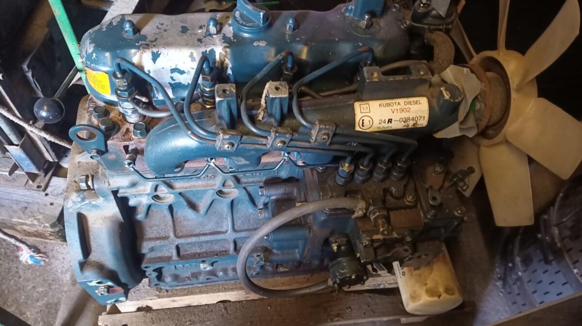 Kubota V1902 Motor (Diesel) 1