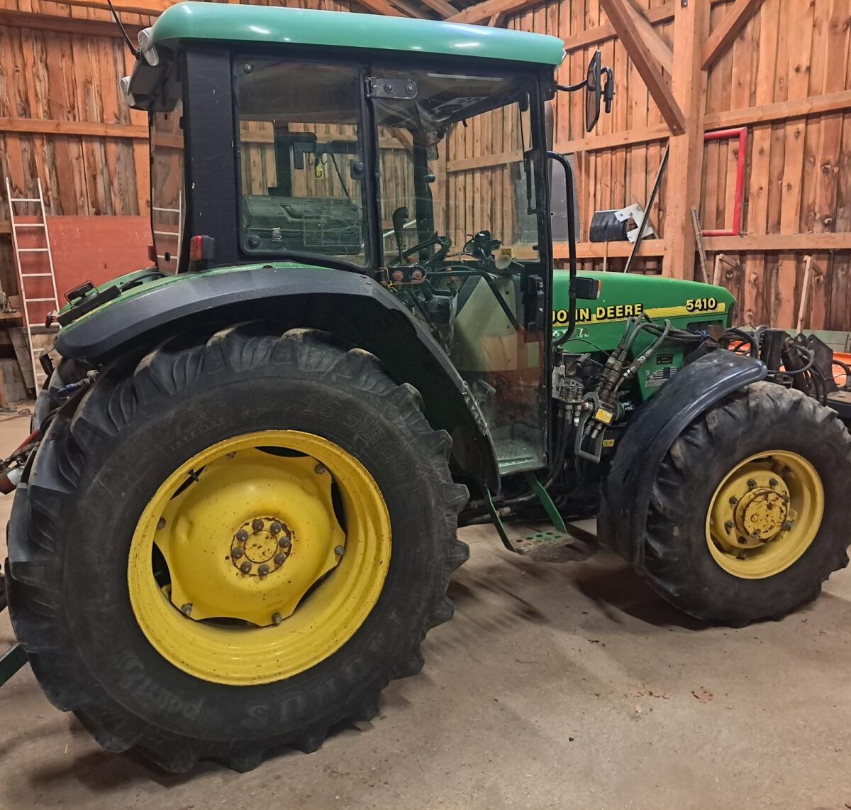 John Deere 5410 2