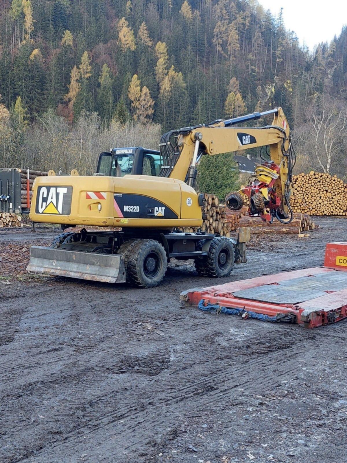 Forstbagger CAT Radbagger 323 D 1