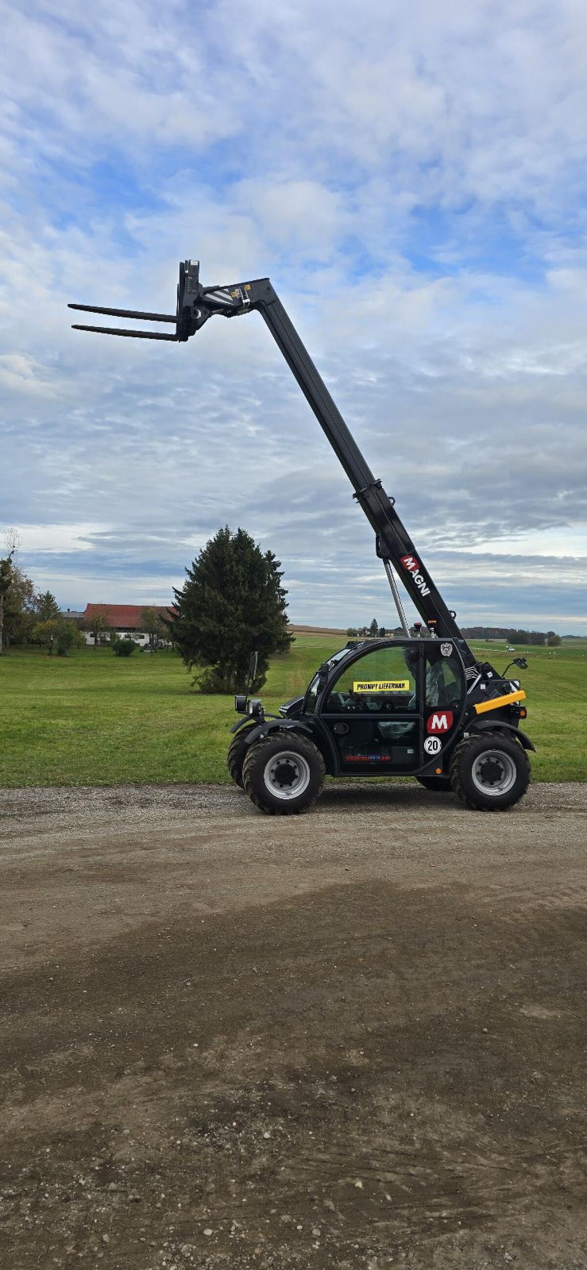 Magni TH 3.6 Teleskoplader mit Gabel und Schaufel 3