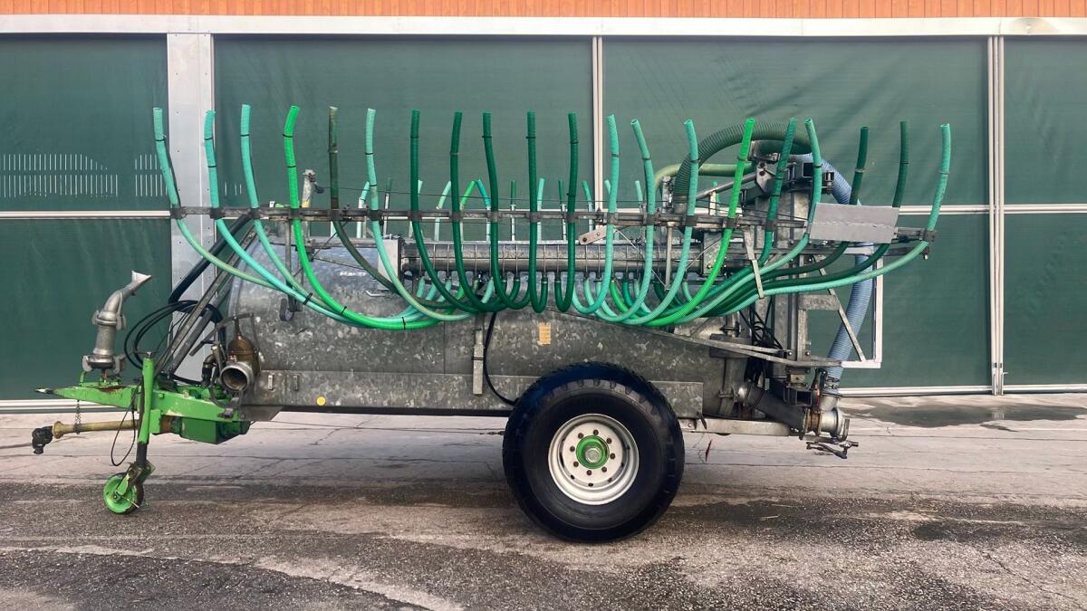 Verkauf Bauer VA 58 Güllefass mit 10 m Schleppschlauchverteiler