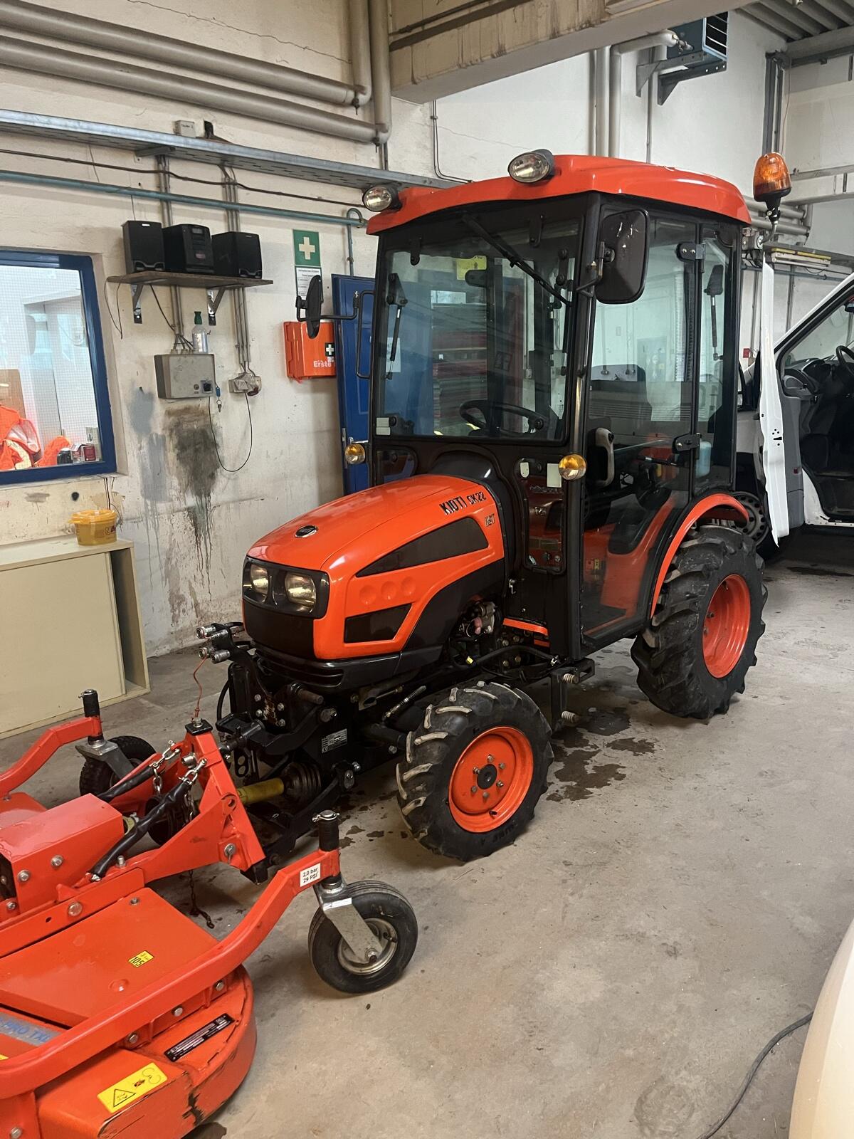 Rasenmähertraktor Kioti CK22HST 2