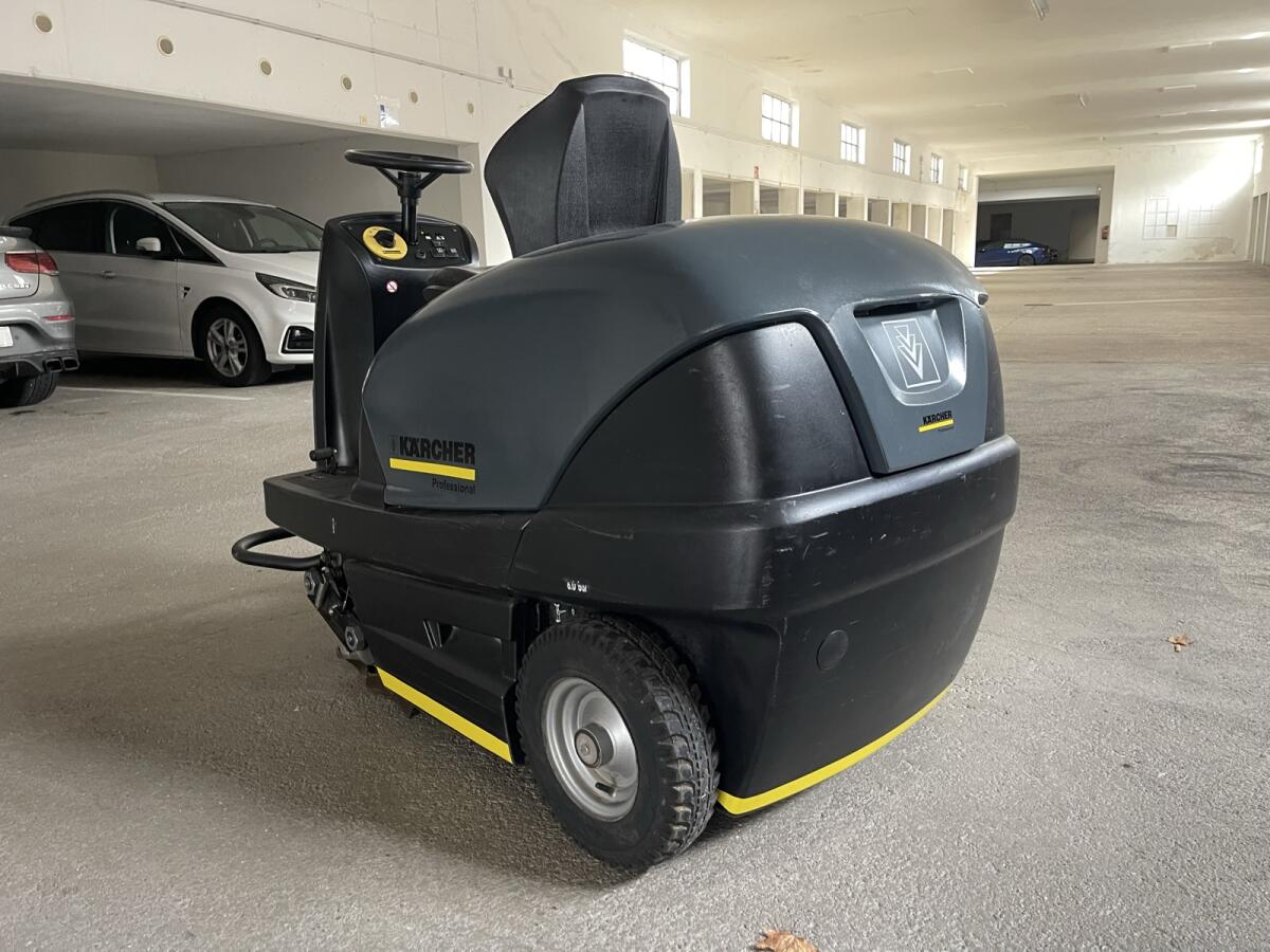 Große Profi Kärcher Kehrsaugmaschine KM 100/100 R 3