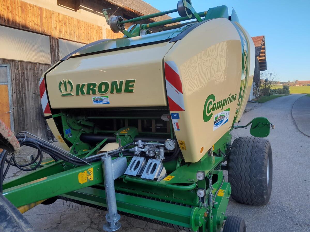 Verkaufe Rundballenpresse Comprima 150 XC 3