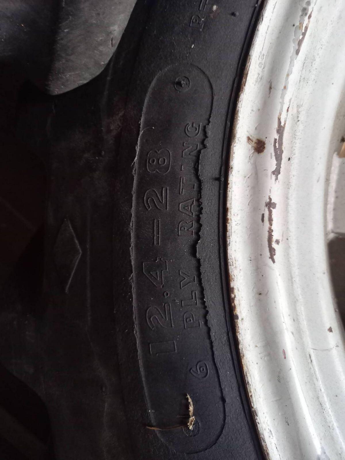 Traktorreifen Zwillingsräder 12.4-28 3