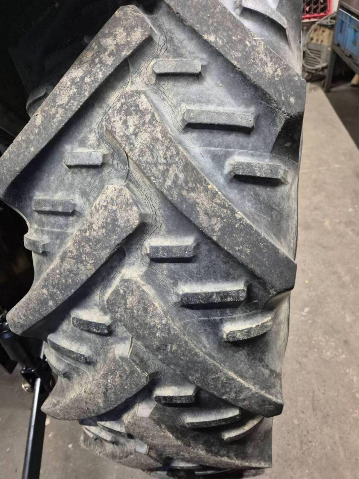 Reifen 16.9R30 Kleber Super G 1