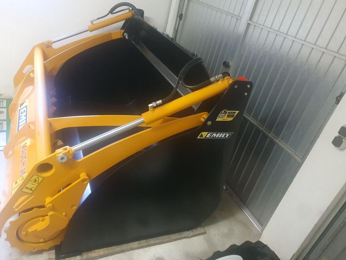 Emily Frässchaufel mit Weidemann-Aufnahme 2