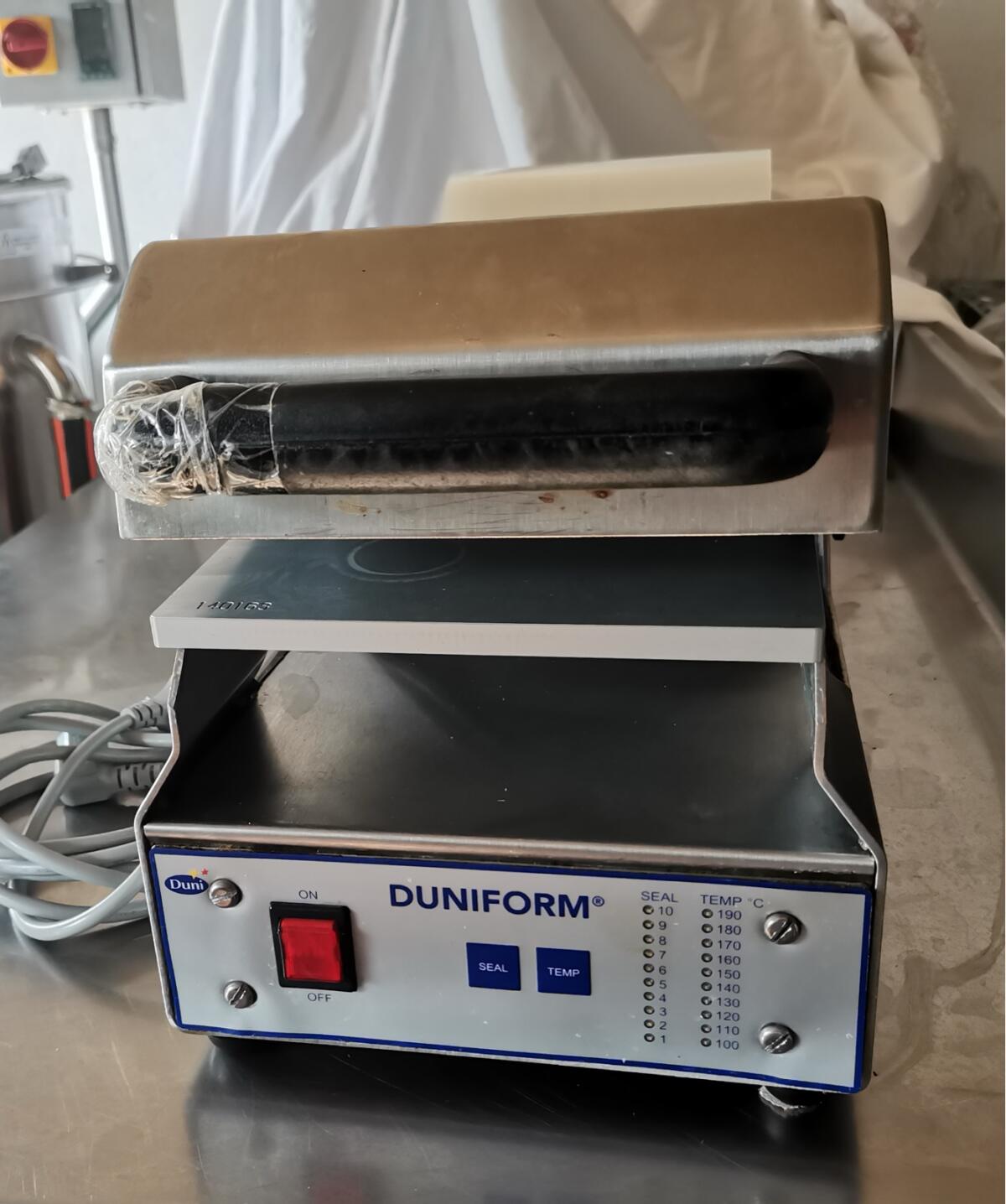 Siegelmaschine Duni, Schalensiegler Duniform DF20 1