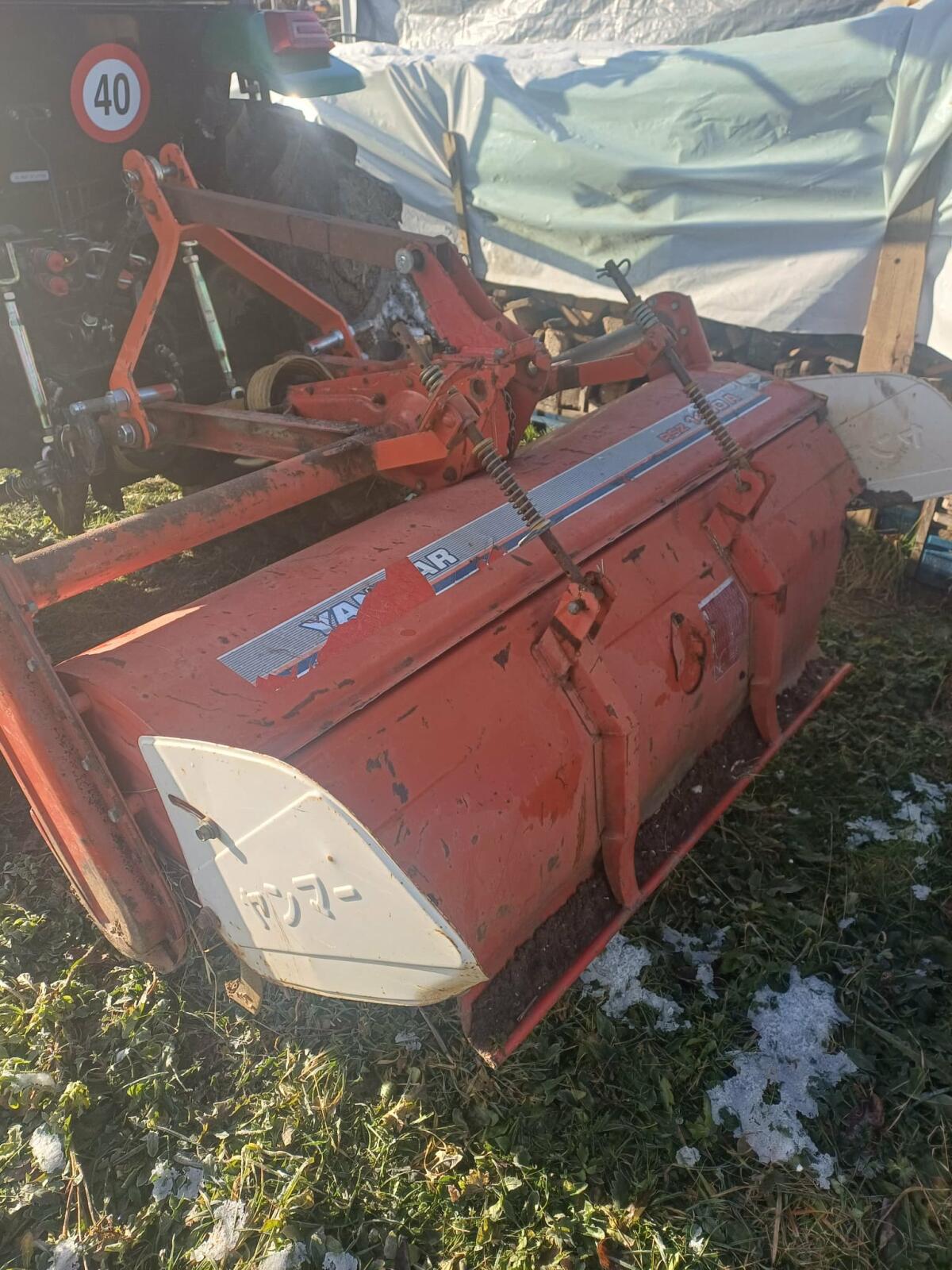 Bodenfräse mit manueller Verschiebung für Traktoren 2