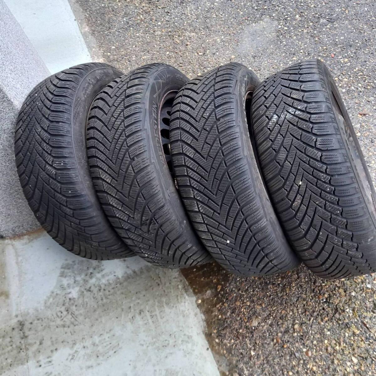 Winterreifen 205/55R16 für Mercedes B 1