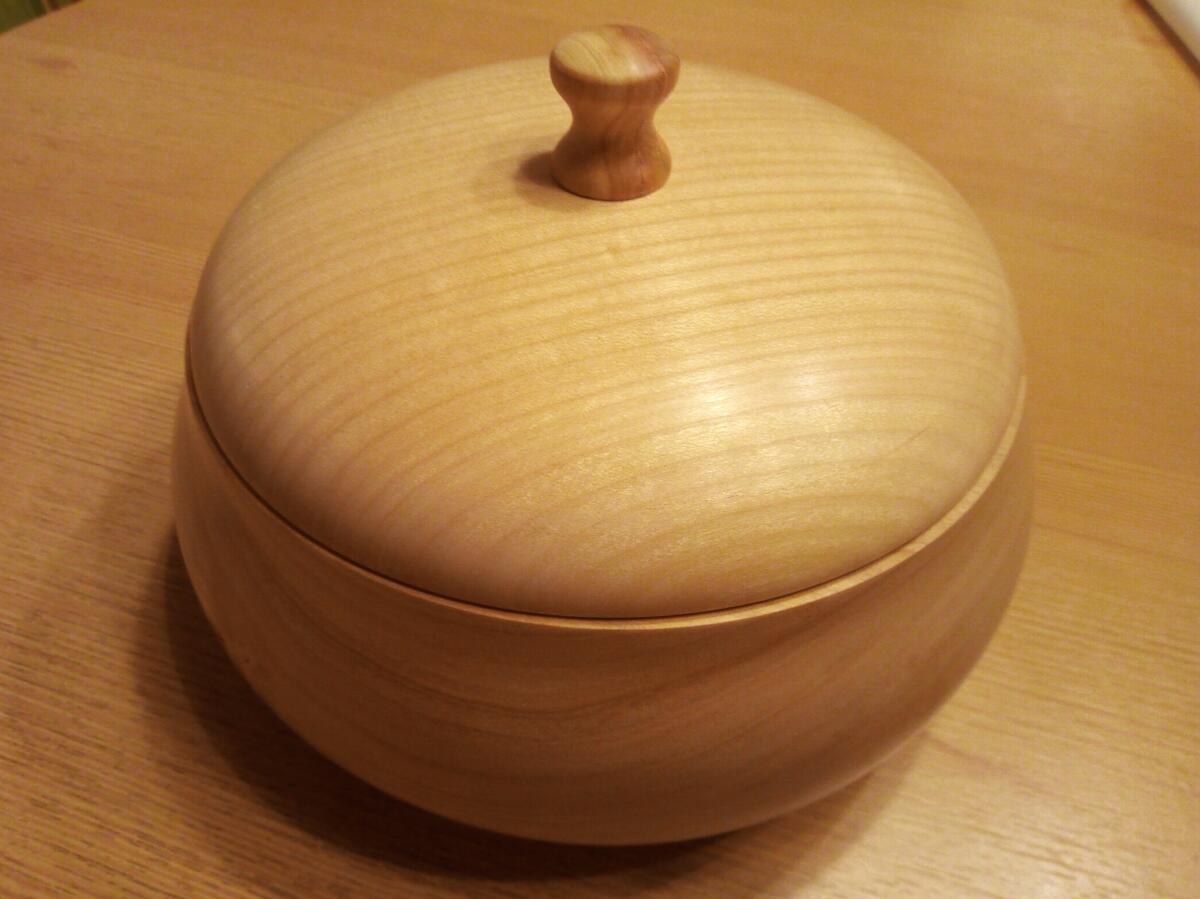 Zirbenteller und Schale mit Deckel 2