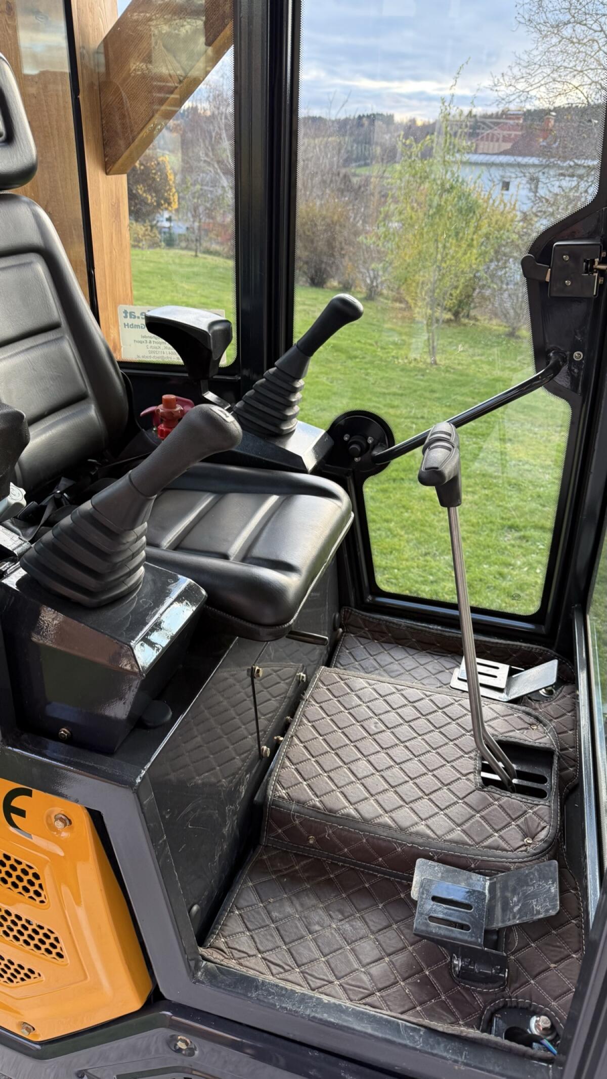 Minibagger Rhino 1,2 t, viel Zubehör, wie neu 3