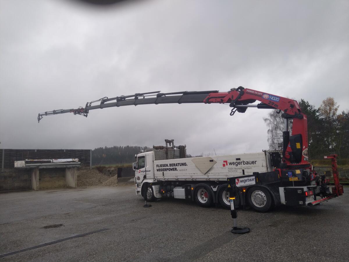 Scania 4-Achser mit Kran HMF 2