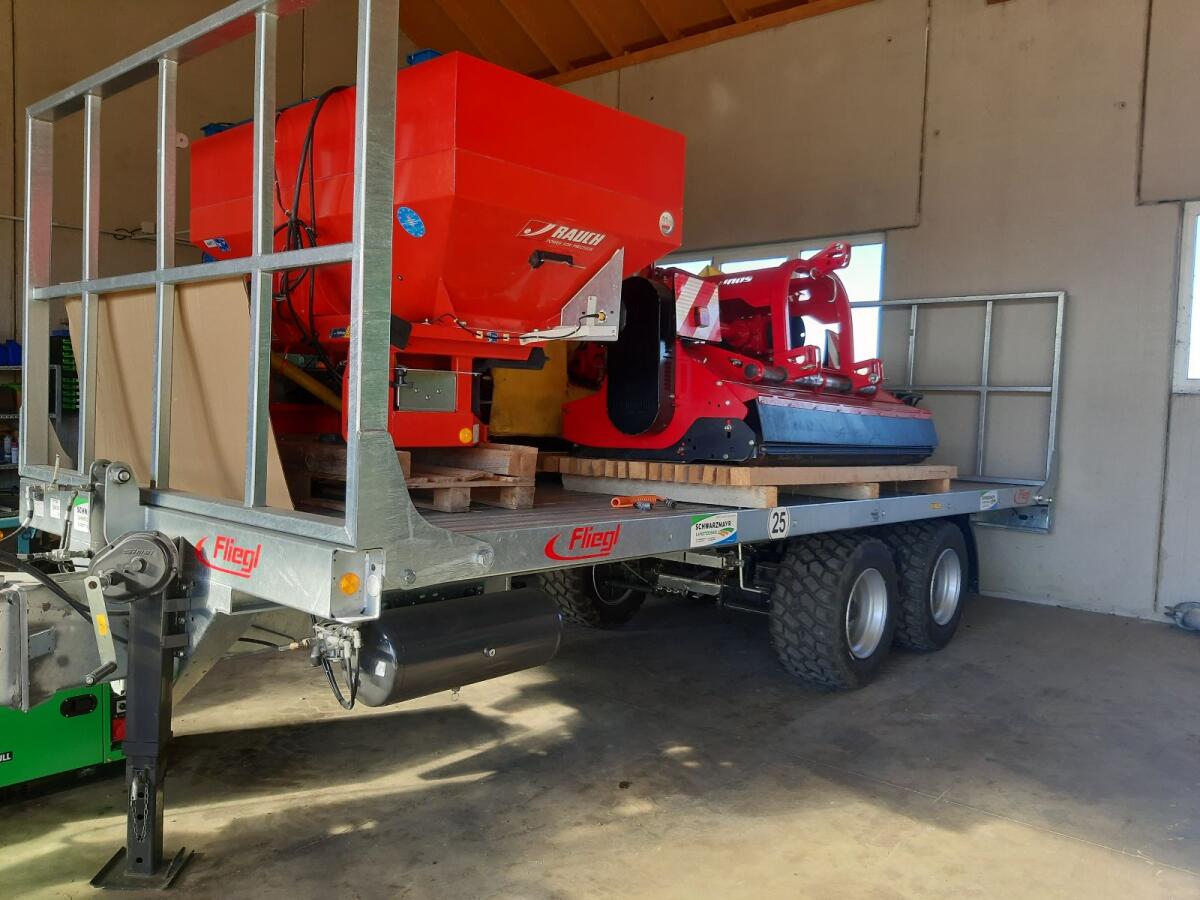 Fliegl Ballenwagen 2