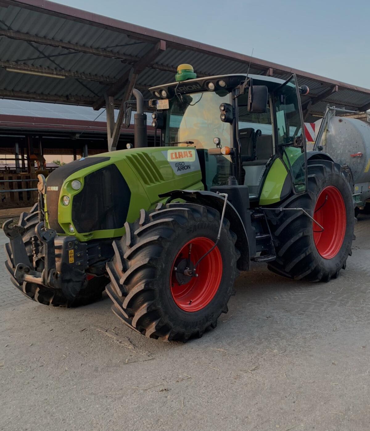 Traktor Claas Arion 650 1