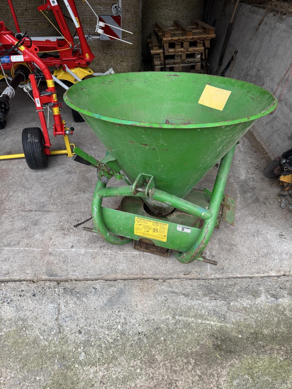 Düngerstreuer Eurospand 300L 1