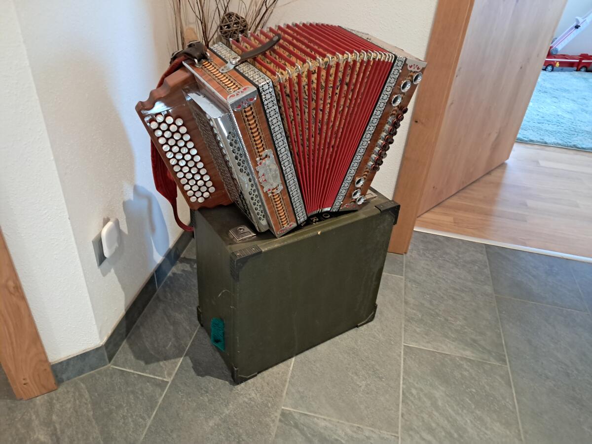 Ziehharmonika Strasser und ORA 2