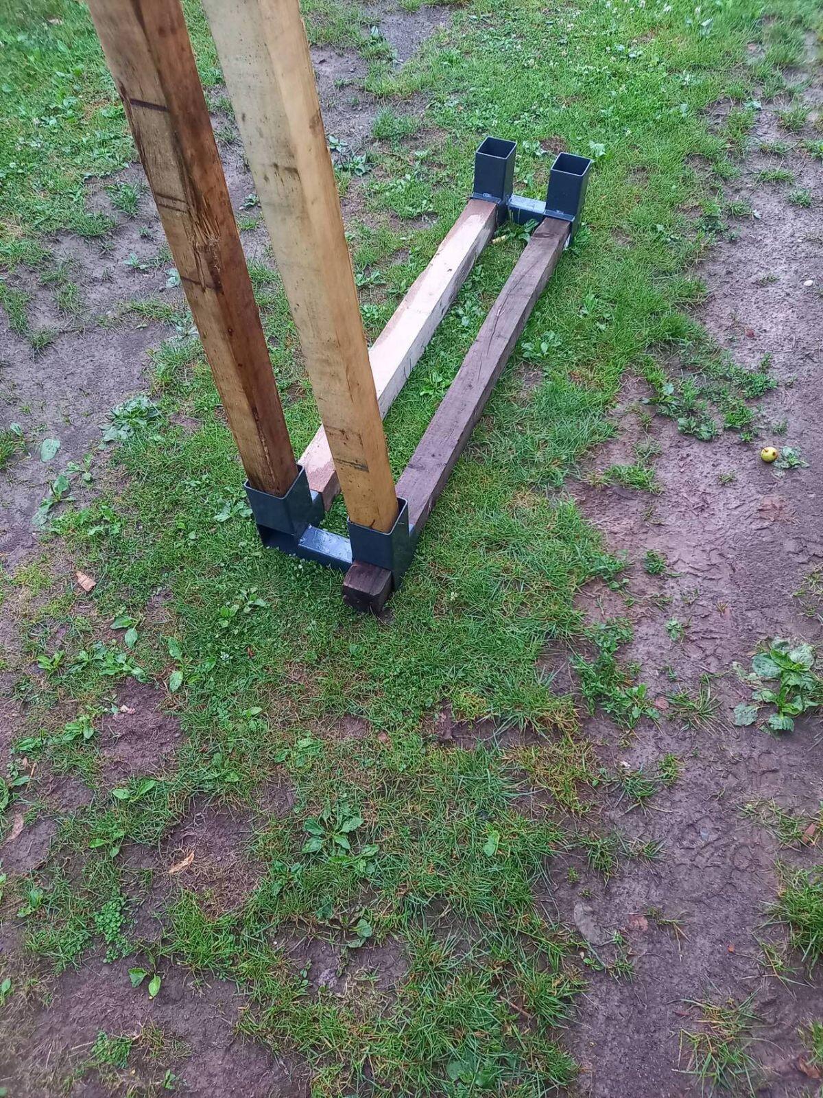 Holzstapelhilfe für kurzes Kaminholz 1