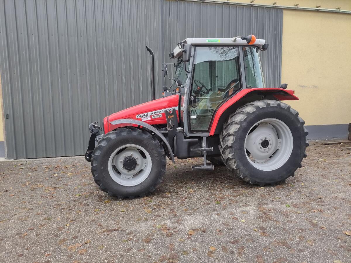 Massey Ferguson 4245 1