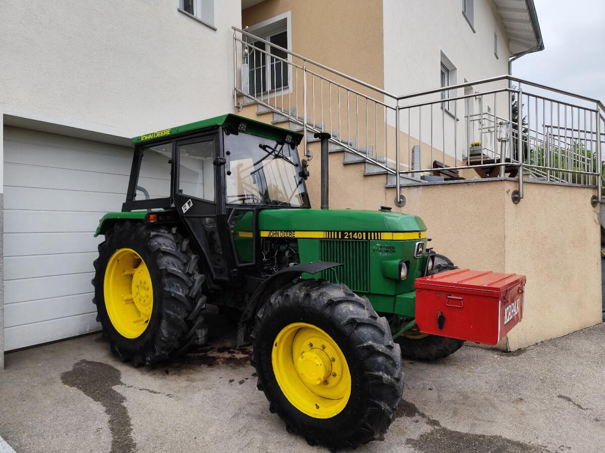 John Deere 2140 1