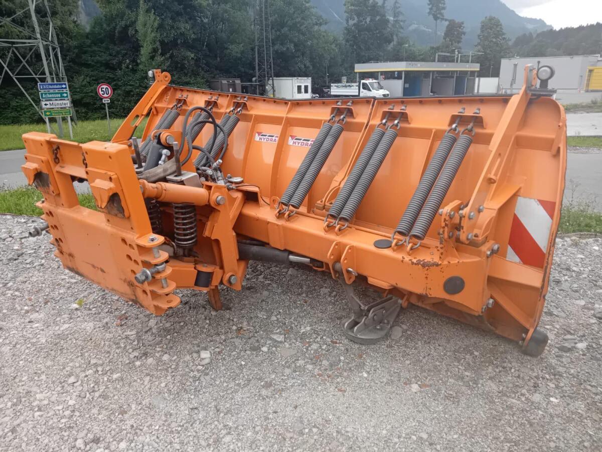 Hytrac Schneepflug 320 2