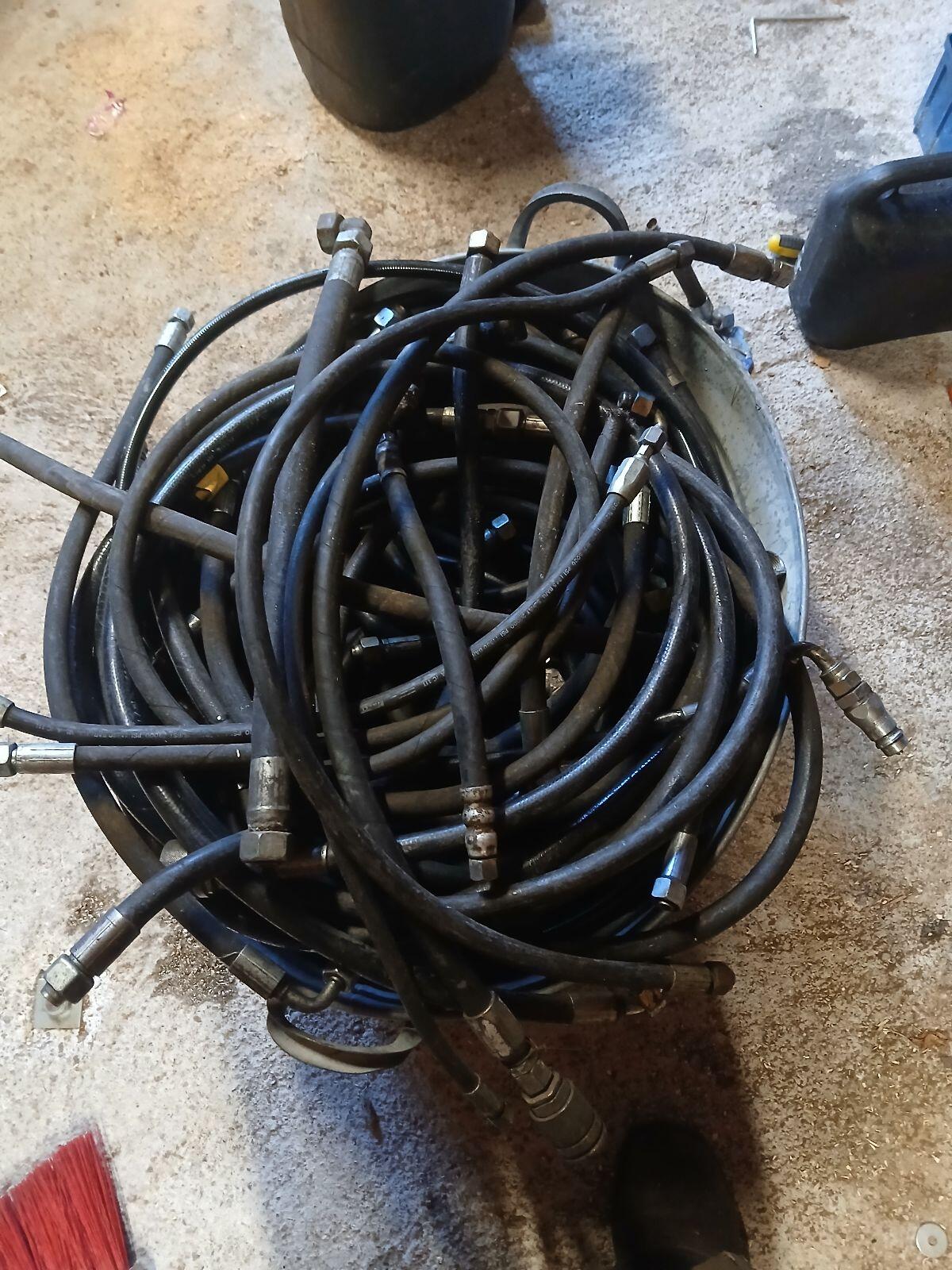 Verschiedene Hydraulikschläuche 1