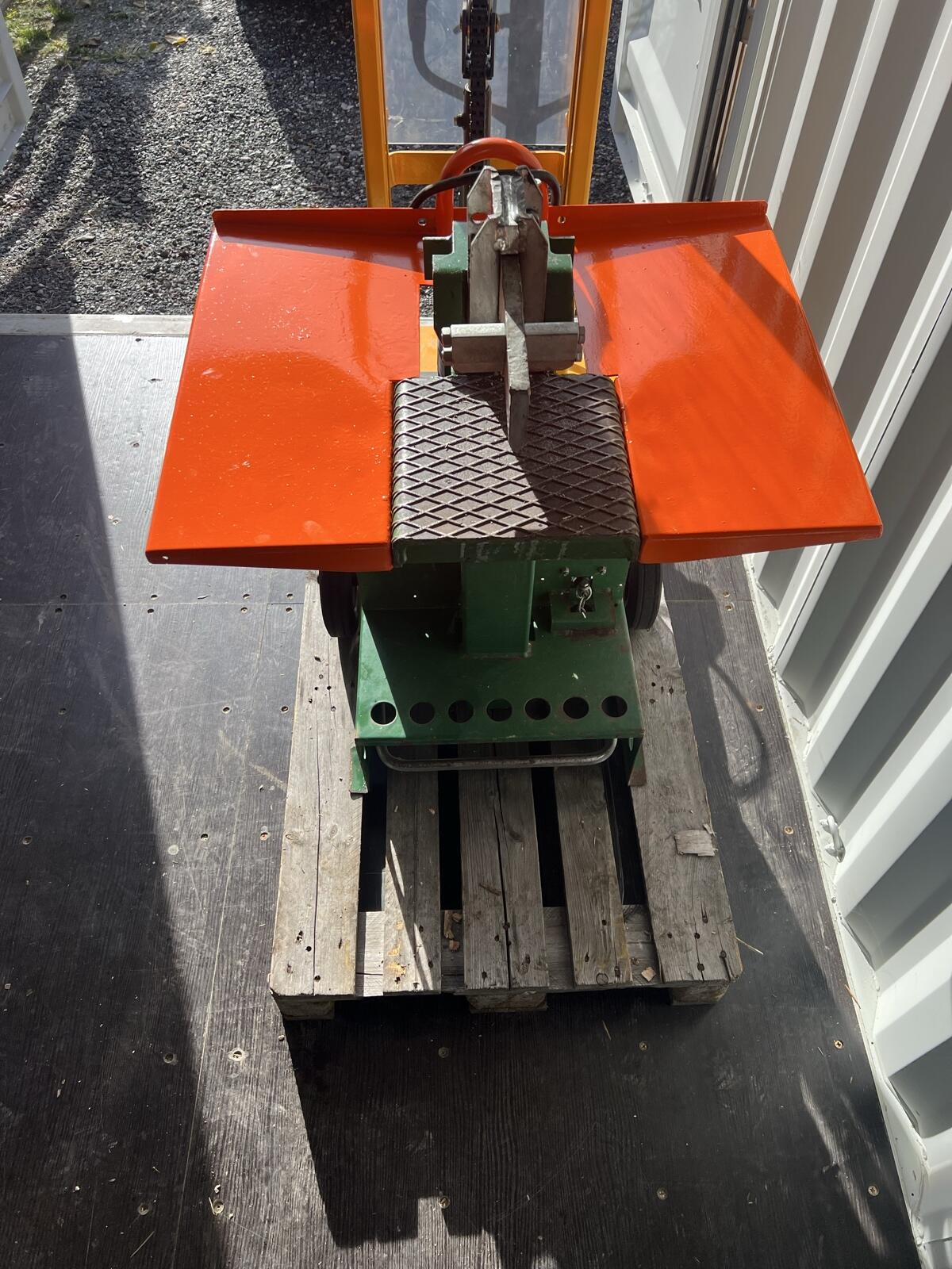 Posch 6 t Holzspalter Spaltaxt 3