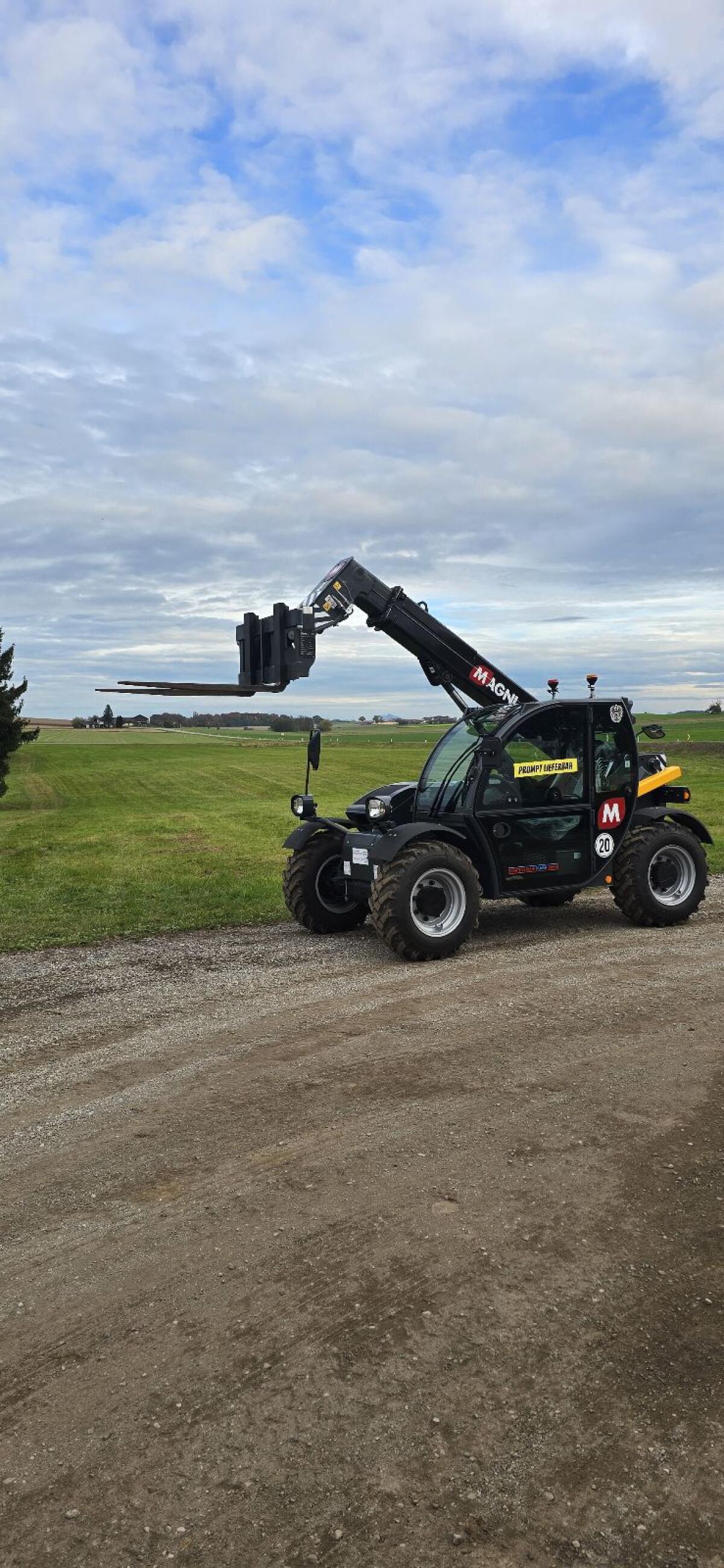 Magni TH 3.6 Teleskoplader mit Gabel und Schaufel 2