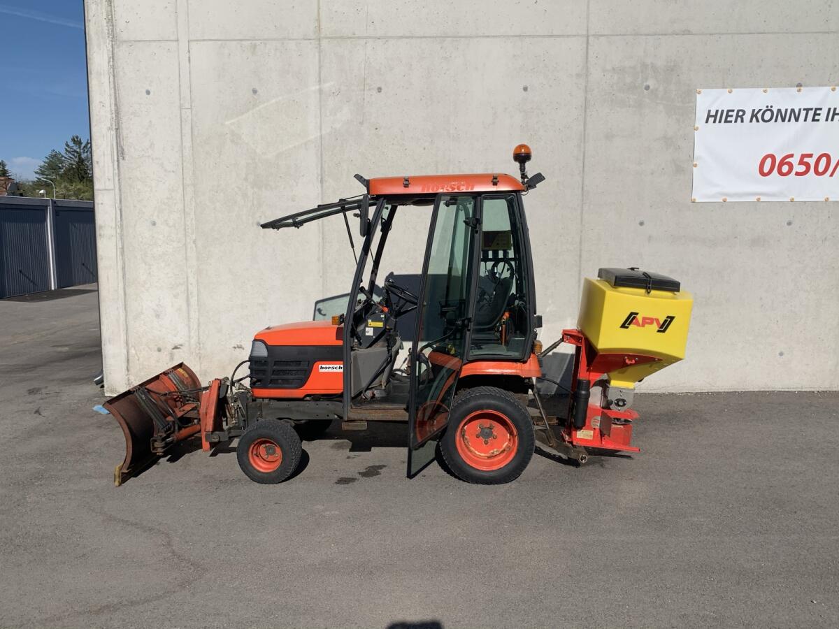 Kubota BX2200 mit Schneeschild, 2 Salzstreuern und Kehrbesen 2