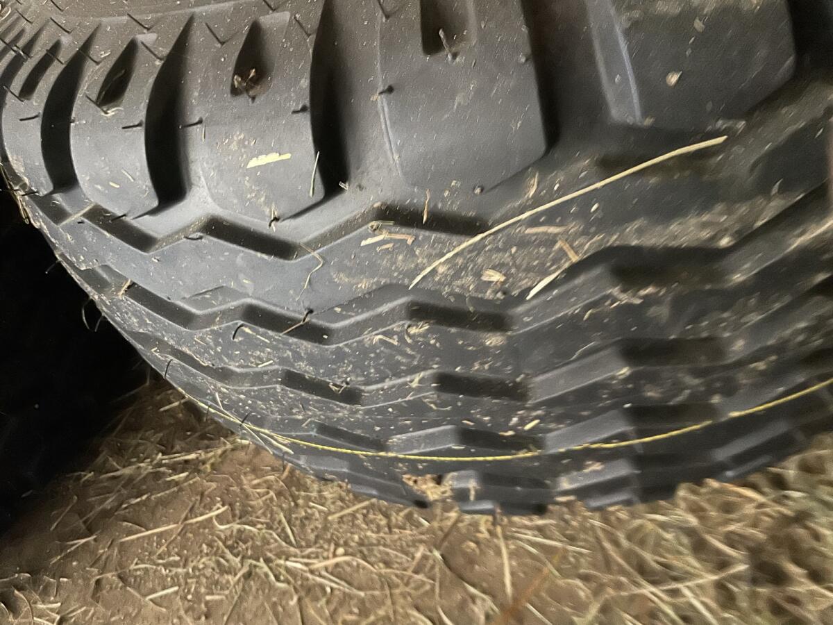 Reifen BKT 15.0/55-17 mit Felge 2