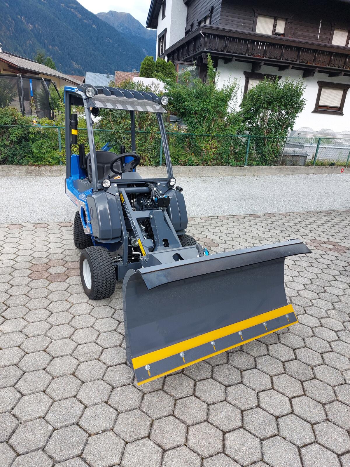 Hoflader MultiOne 2.3 EFI 1