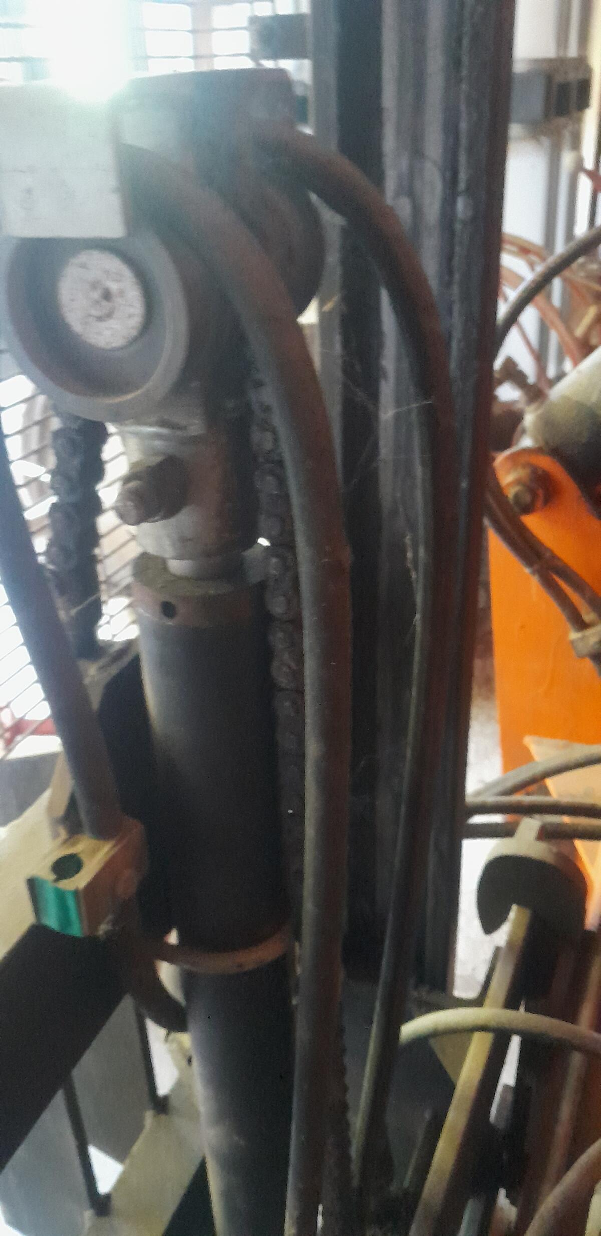 Silozange mit Hubgerüst Parmiter SGP 300 1