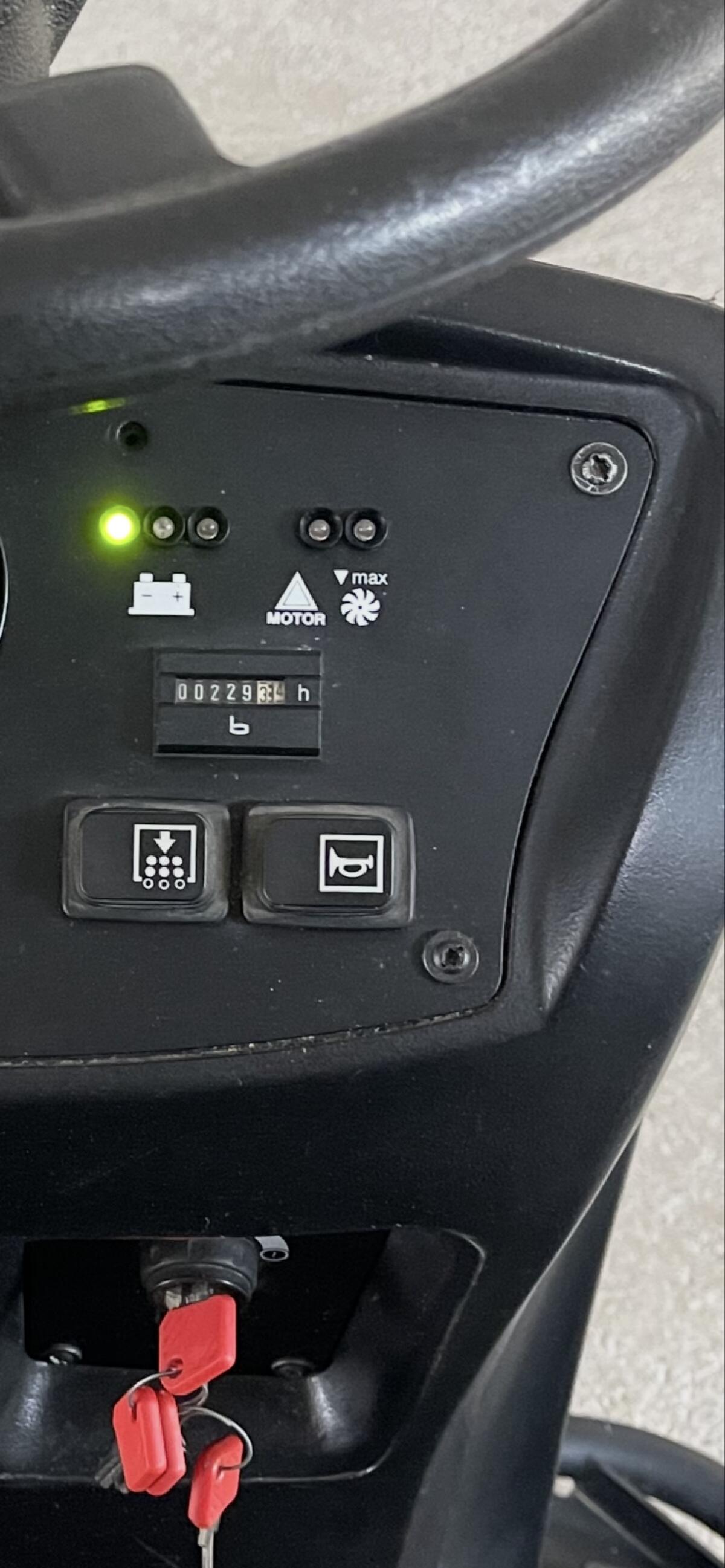 Große Profi Kärcher Kehrsaugmaschine KM 100/100 R 2