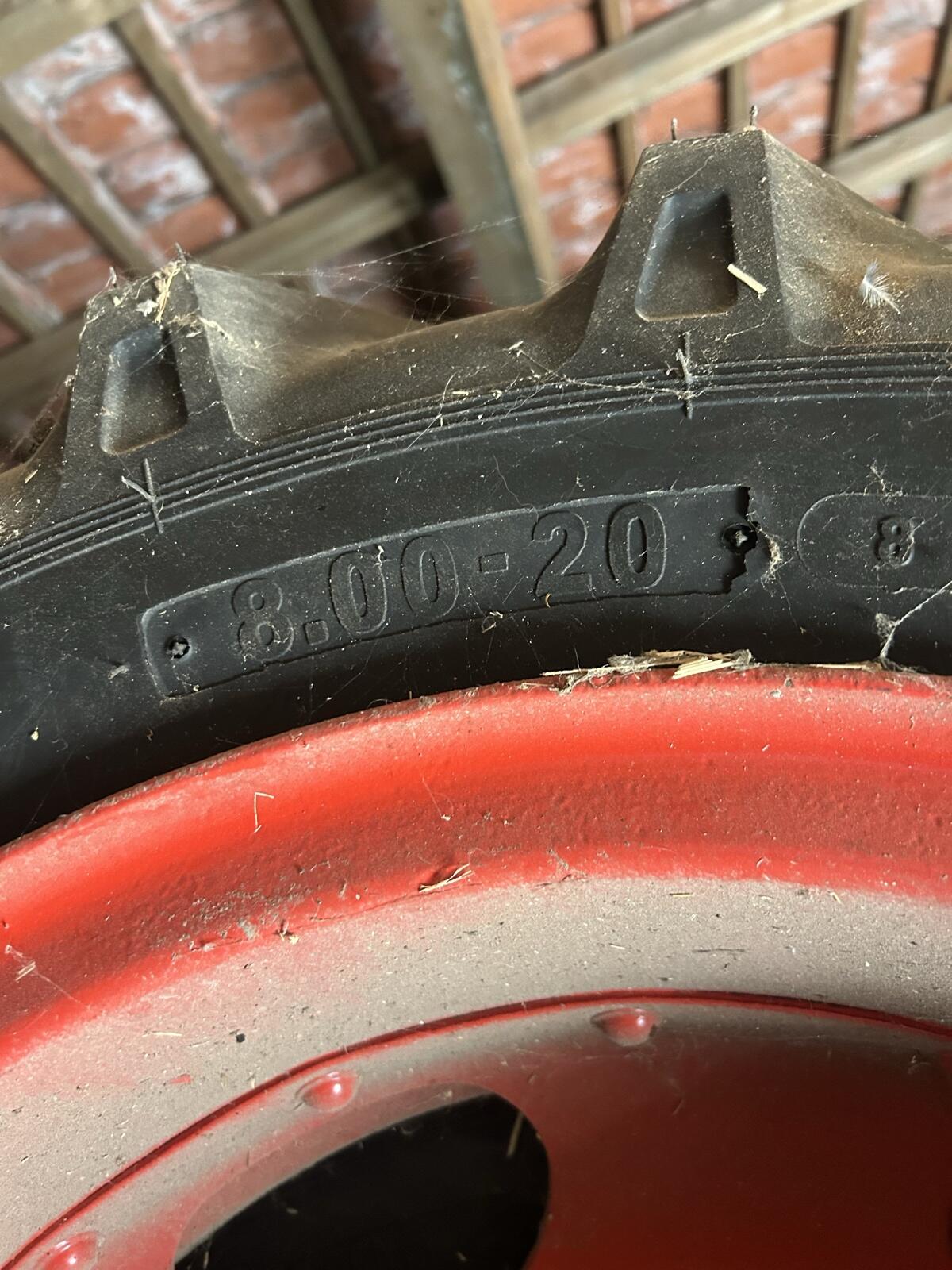 Kompletträder 8.00 20 1