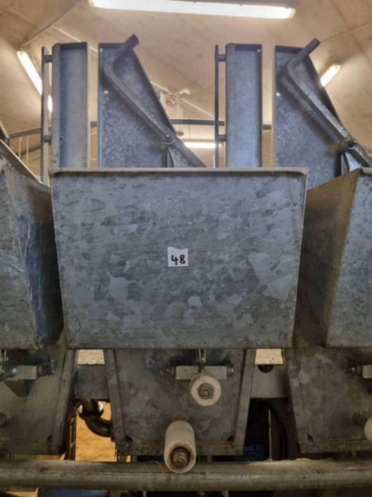 Melkkarussell Schafe Ziegen 3