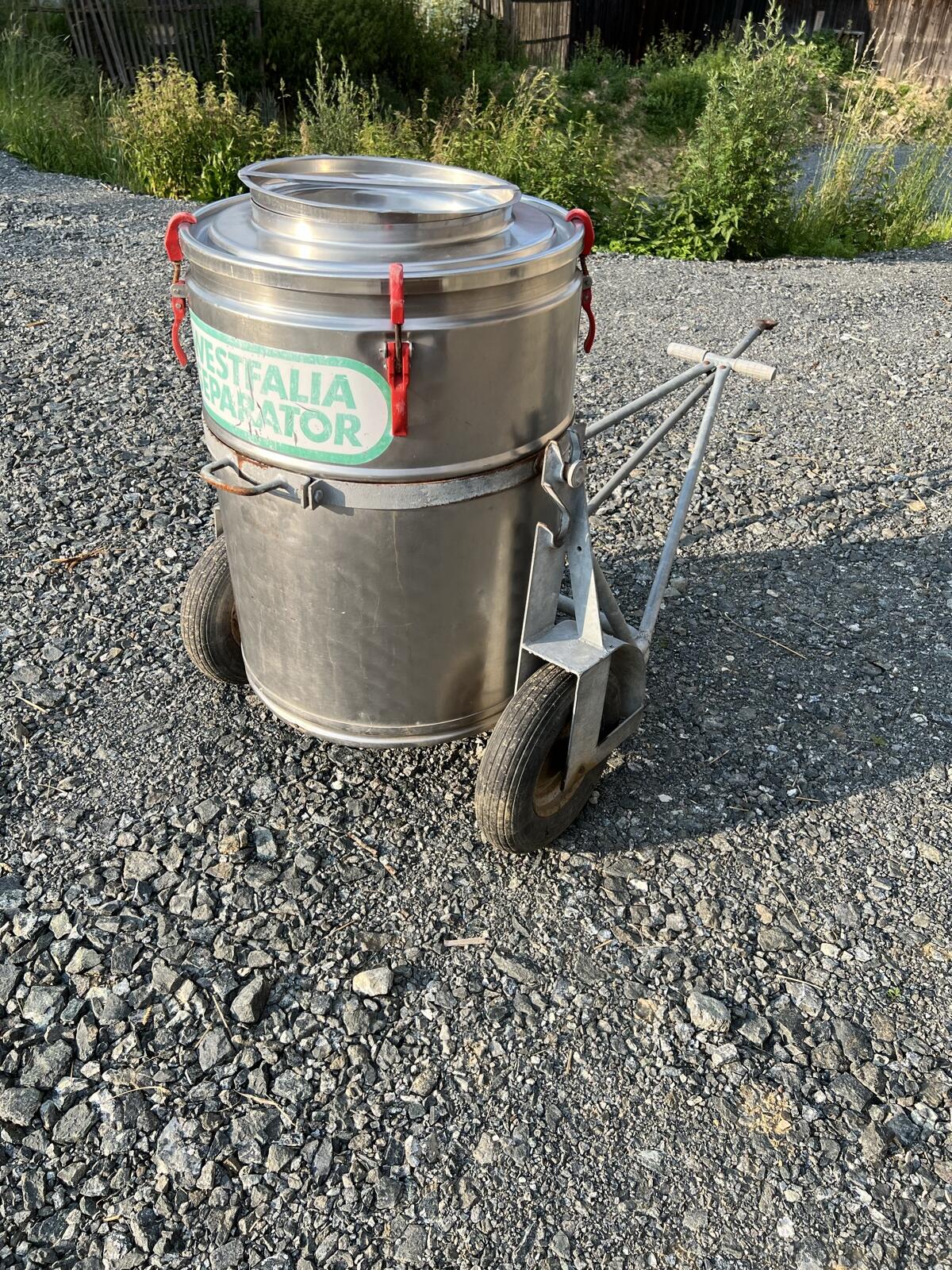 Milchtank mit Fahrgestell 3